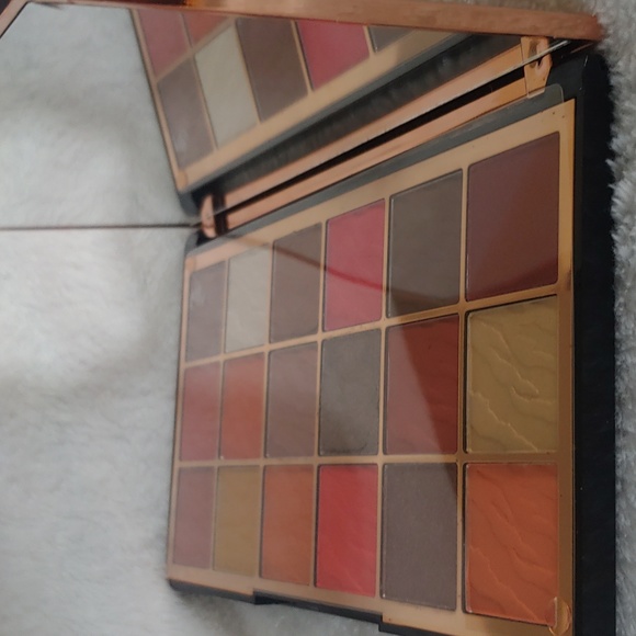 Revolution, London Eyeshadow Palette - Picture 8 of 9